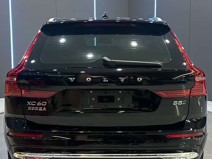 Volvo XC60, 2023 — фото 7 из 9