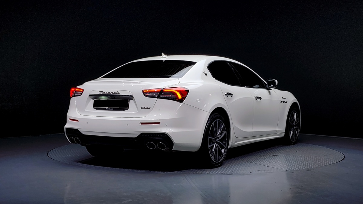 Maserati Ghibli, 2022 — фото 2 из 12