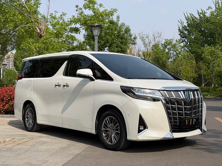 Toyota Alphard, 2023 — фото 3 из 9