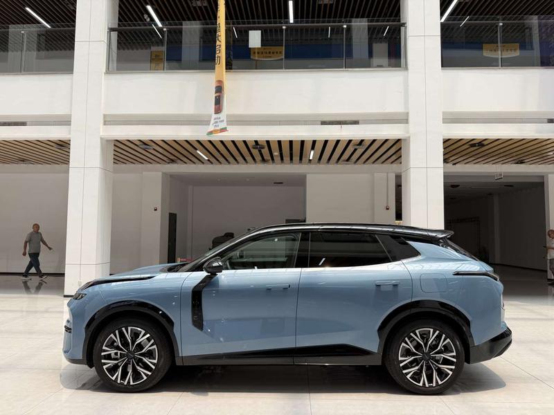 Lynk & Co 08 EM-P Hybrid, 2025 — фото 4 из 12