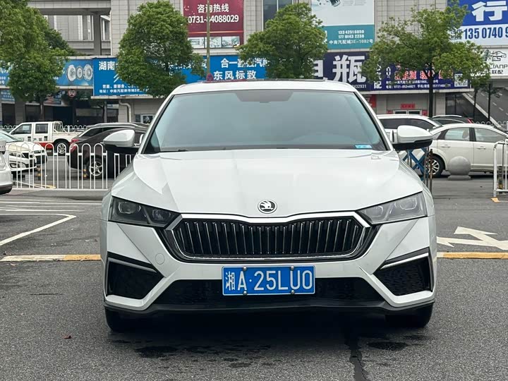 Skoda Octavia Pro, 2024 — фото 2 из 9