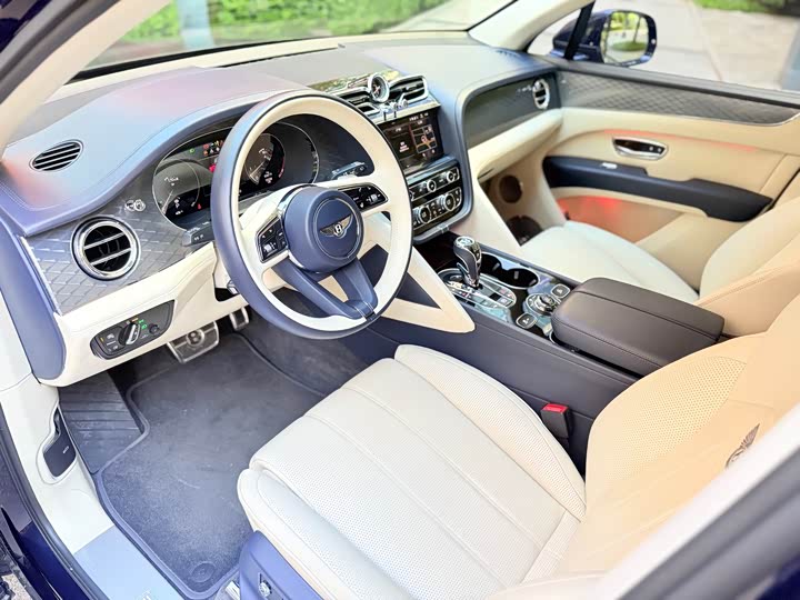 Bentley Bentayga, 2023 — фото 4 из 9