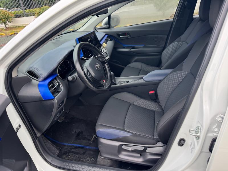 Toyota C-HR, 2023 — фото 8 из 10