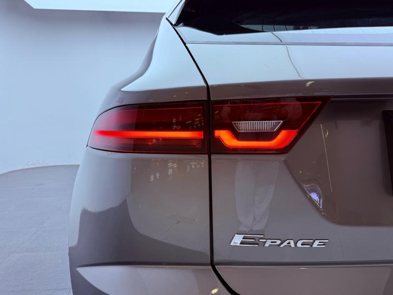 Jaguar E-Pace, 2023 — фото 8 из 12