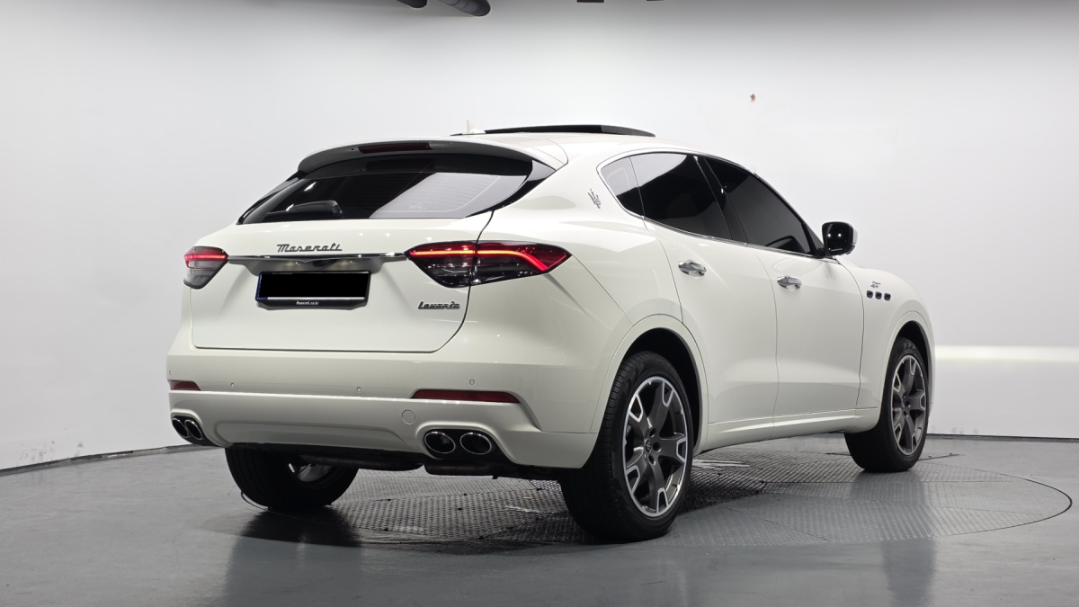 Maserati Levante, 2022 — фото 2 из 12