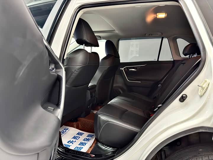 Toyota RAV4, 2022 — фото 6 из 9
