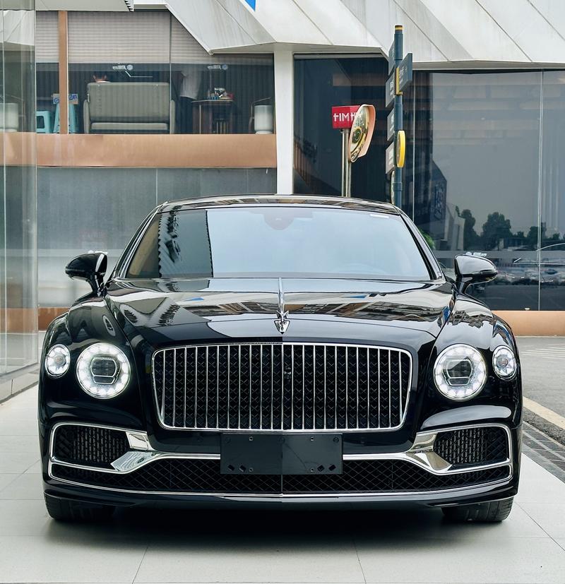 Bentley Flying Spur, 2023 — фото 2 из 11
