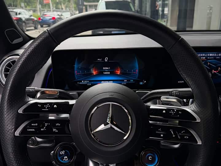 Mercedes-Benz GLB-Class AMG, 2025 — фото 8 из 9