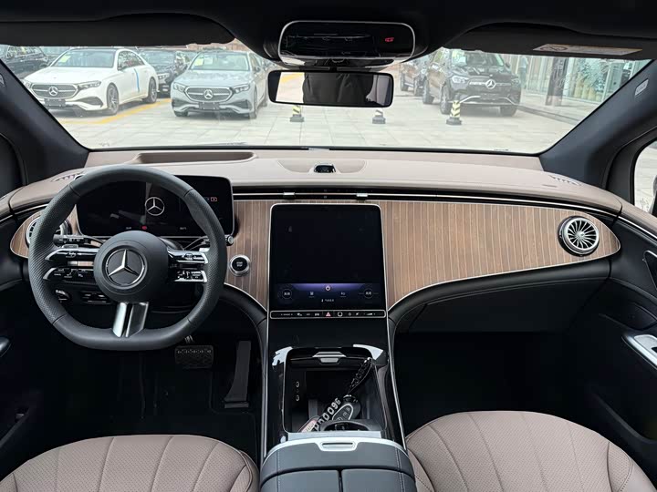 Mercedes-Benz EQE SUV, 2025 — фото 7 из 7