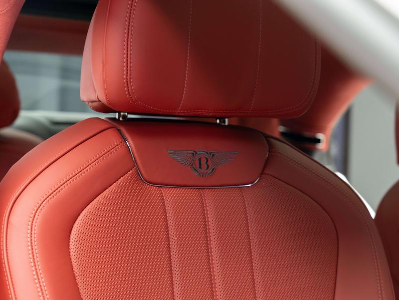 Bentley Flying Spur, 2023 — фото 6 из 12