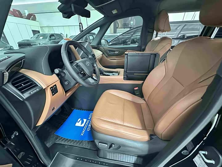Toyota Alphard, 2024 — фото 8 из 9