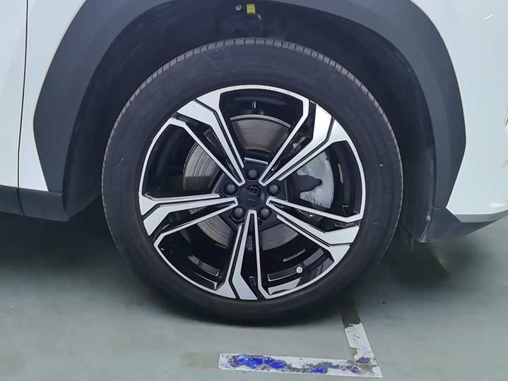 Geely Galaxy L7, 2024 — фото 6 из 9