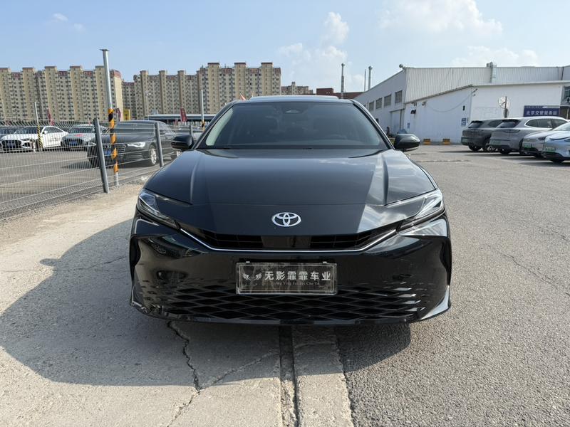 Toyota Camry, 2025 — фото 2 из 12