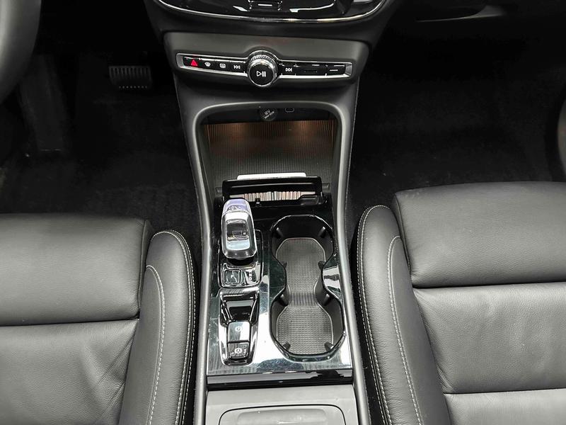 Volvo XC40, 2022 — фото 11 из 12