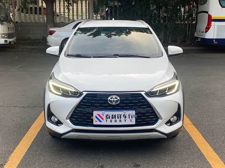Toyota Yaris L Hatchback, 2022 — фото 2 из 9