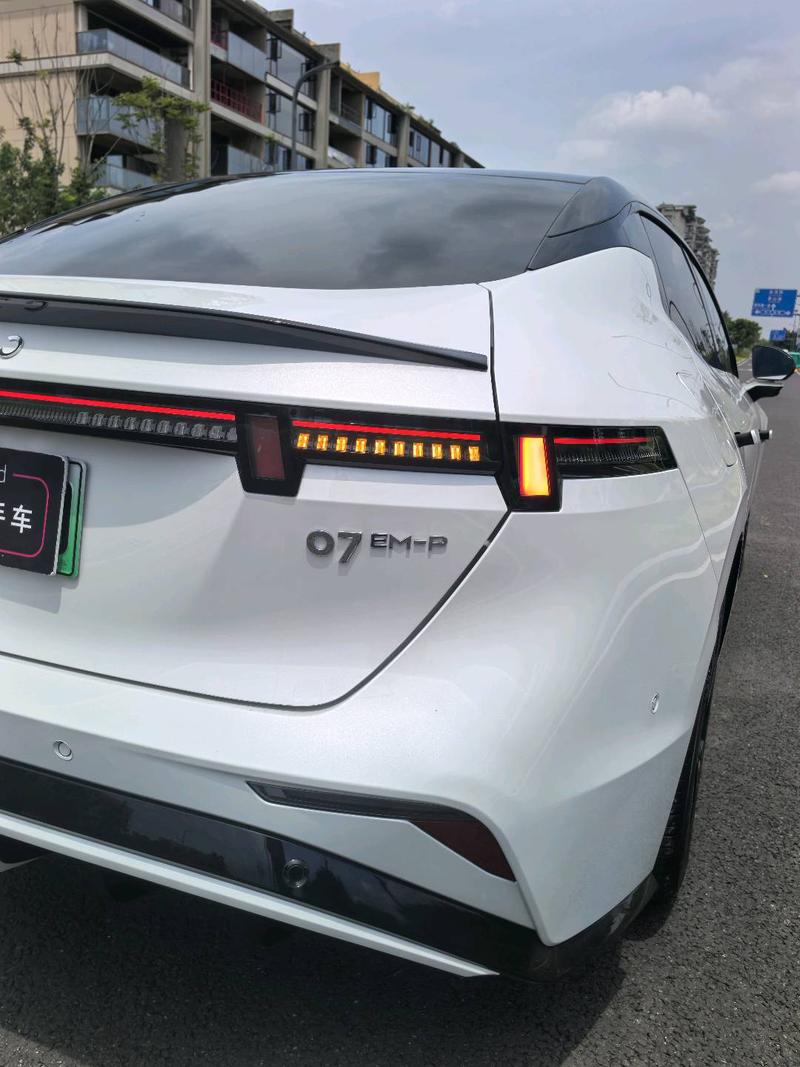 Lynk & Co 07 EM-P Hybrid, 2026 — фото 7 из 12