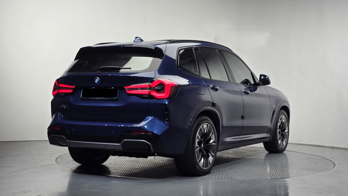BMW iX3, 2023 — фото 2 из 12