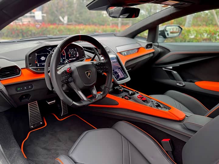 Lamborghini Revuelto, 2024 — фото 5 из 9