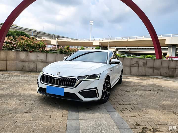 Skoda Octavia Pro, 2023 — купить в Брянске под ключ