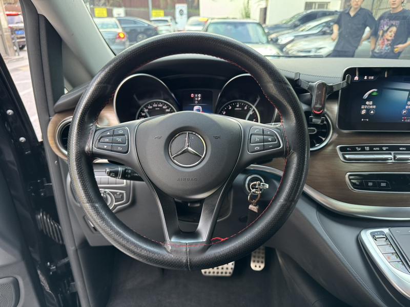 Mercedes-Benz V-Class, 2023 — фото 9 из 12