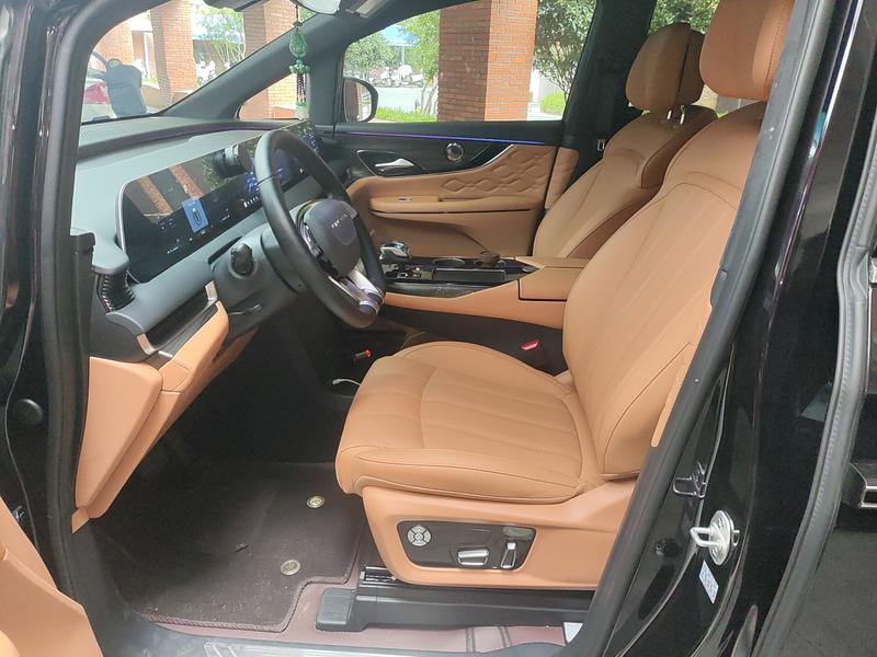 Dongfeng Forthing Xinghai V9, 2026 — фото 10 из 12