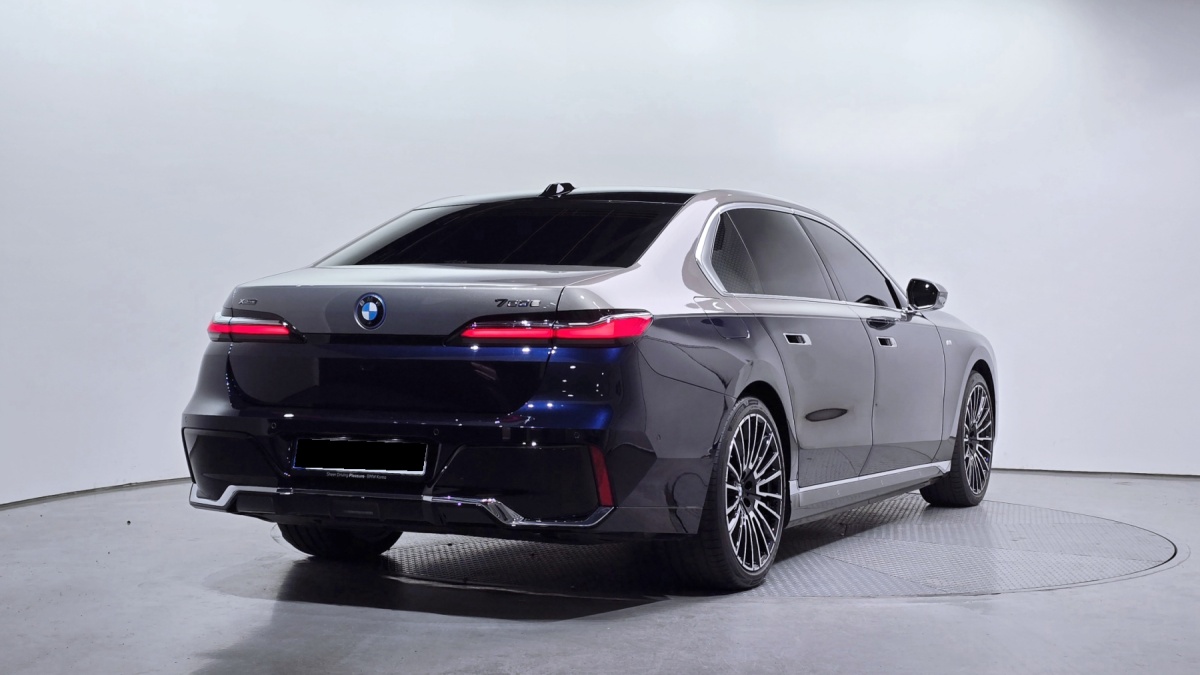 BMW 7 Series, 2025 — фото 2 из 12