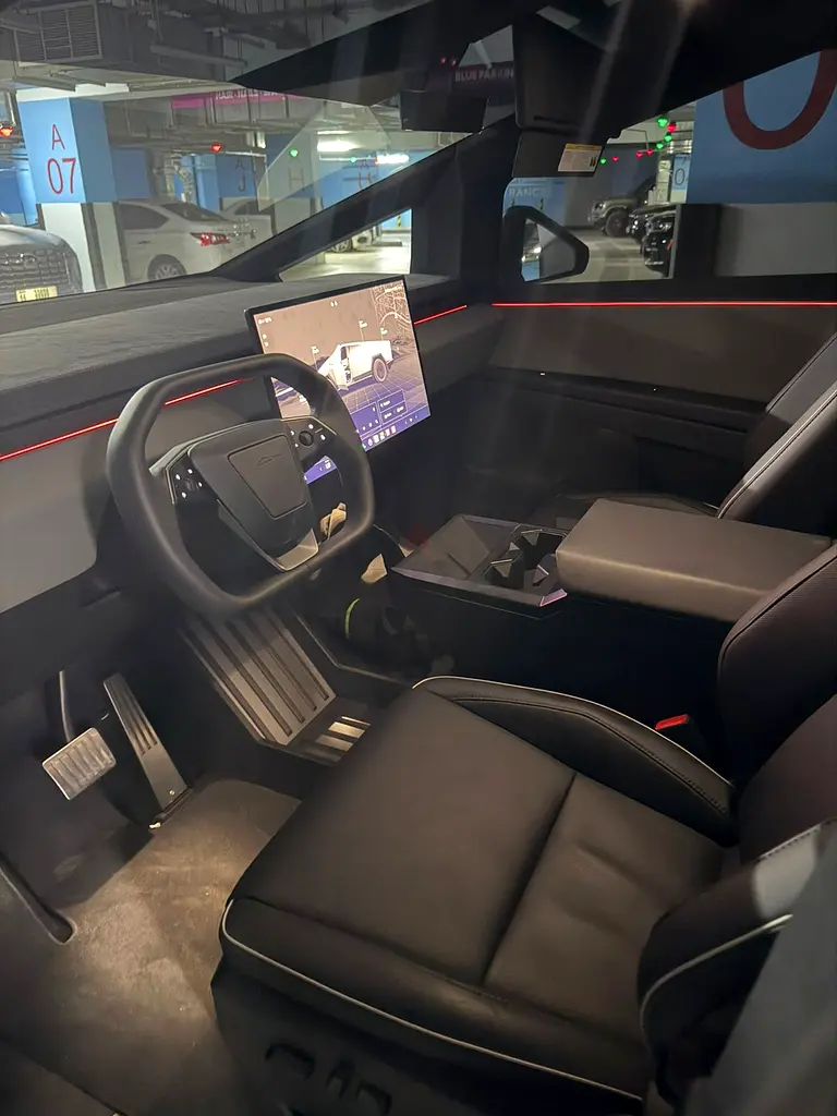Tesla Cybertruck, 2026 — фото 3 из 4