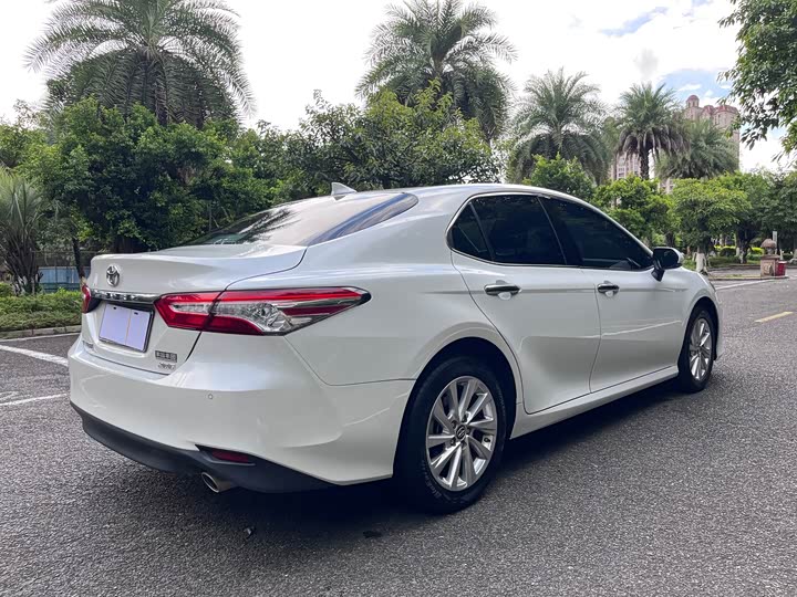Toyota Camry, 2022 — фото 4 из 9