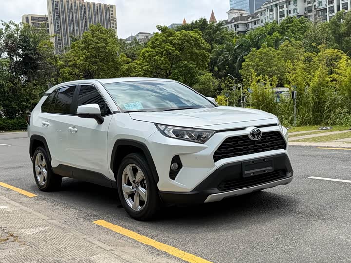 Toyota RAV4, 2022 — купить в Казани под ключ