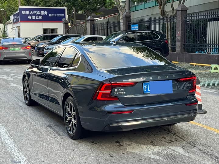 Volvo S60, 2022 — фото 3 из 9