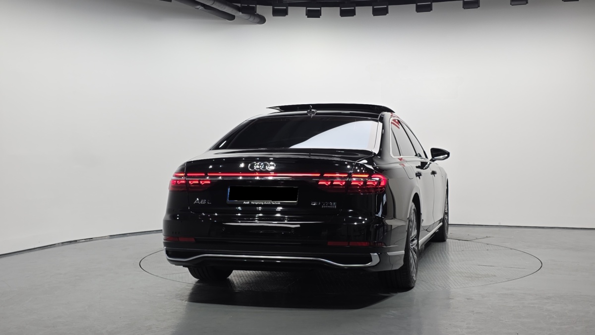 Audi A8, 2023 — фото 4 из 12