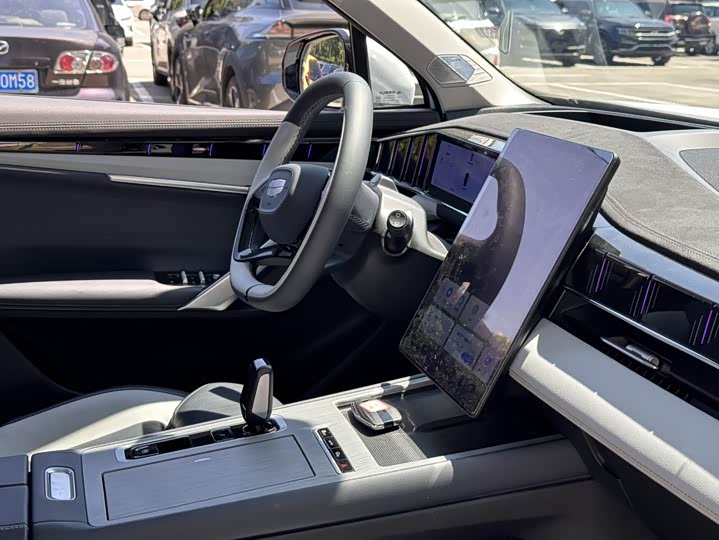 Geely Atlas L, 2024 — фото 7 из 9
