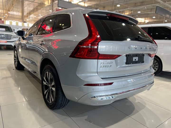 Volvo XC60, 2022 — фото 5 из 9