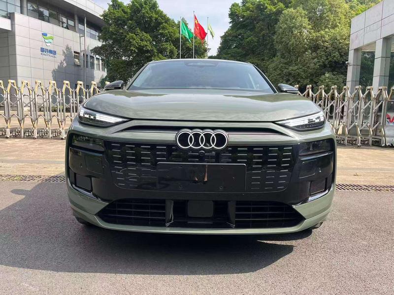 Audi Q6L e-tron, 2025 — фото 2 из 11