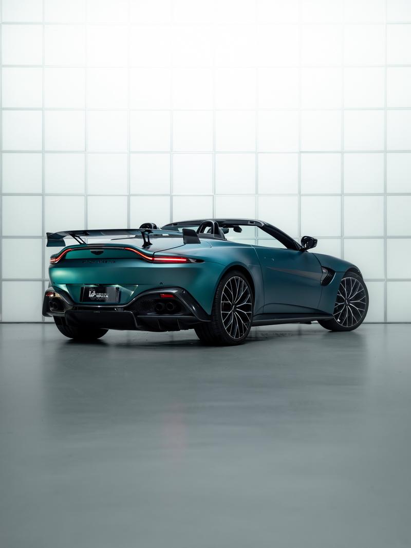 Aston Martin V8 Vantage, 2022 — фото 7 из 12