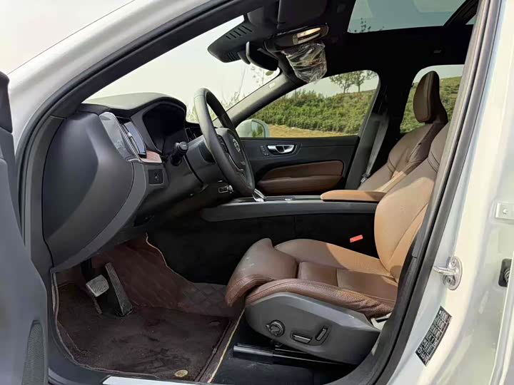 Volvo XC60, 2024 — фото 4 из 9
