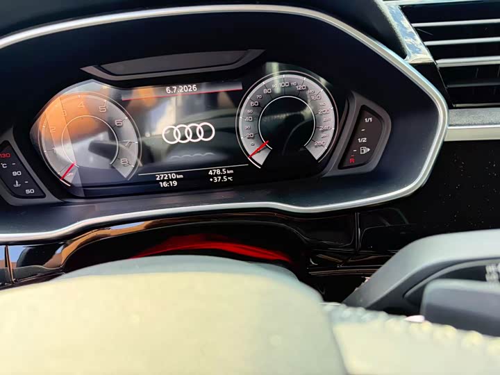 Audi Q3, 2021 — фото 8 из 9