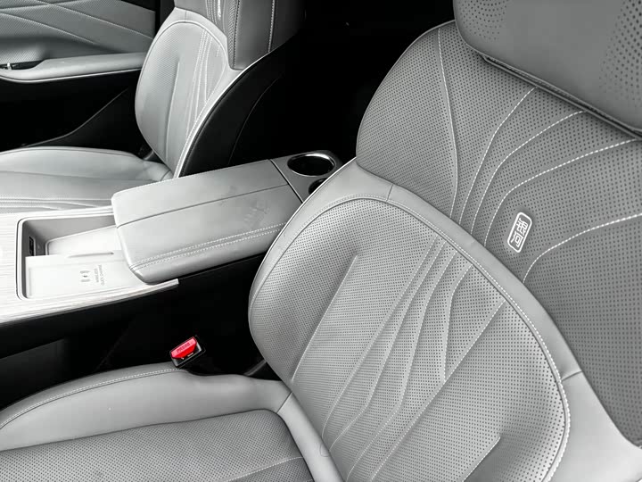 Geely Galaxy E8, 2024 — фото 3 из 9