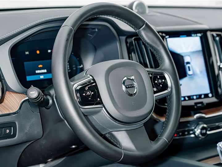 Volvo XC60 Hybrid, 2024 — фото 9 из 9