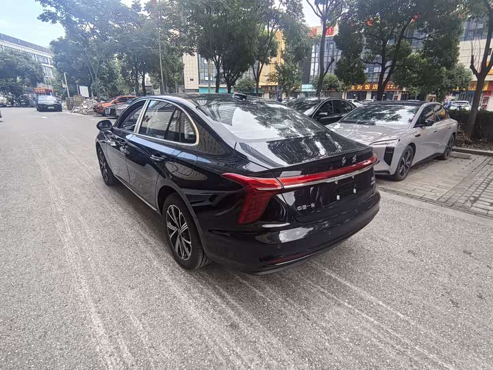 Hongqi H5 Hybrid, 2026 — фото 7 из 9
