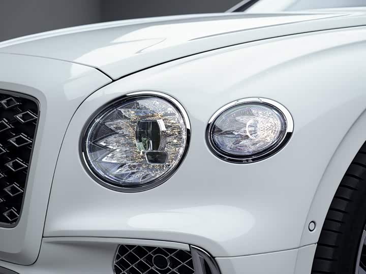 Bentley Flying Spur Hybrid, 2025 — фото 9 из 9
