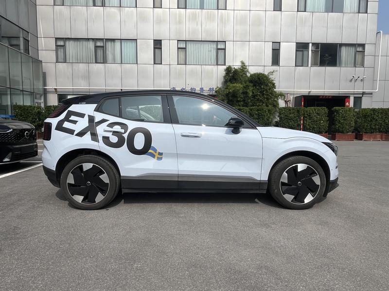 Volvo EX30, 2024 — фото 8 из 12
