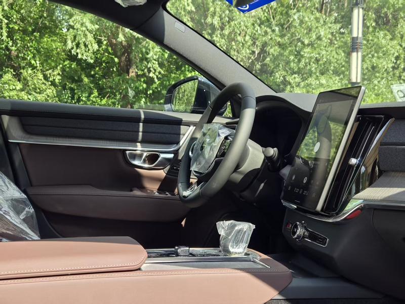 Volvo S90, 2025 — фото 9 из 11