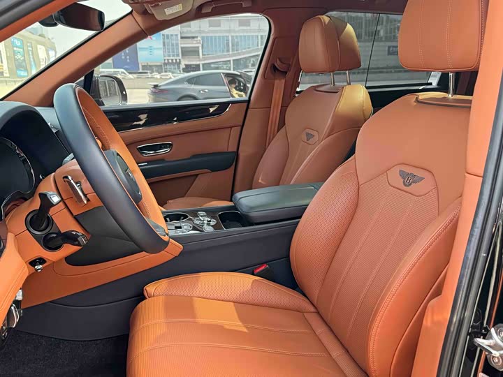 Bentley Bentayga, 2022 — фото 8 из 9