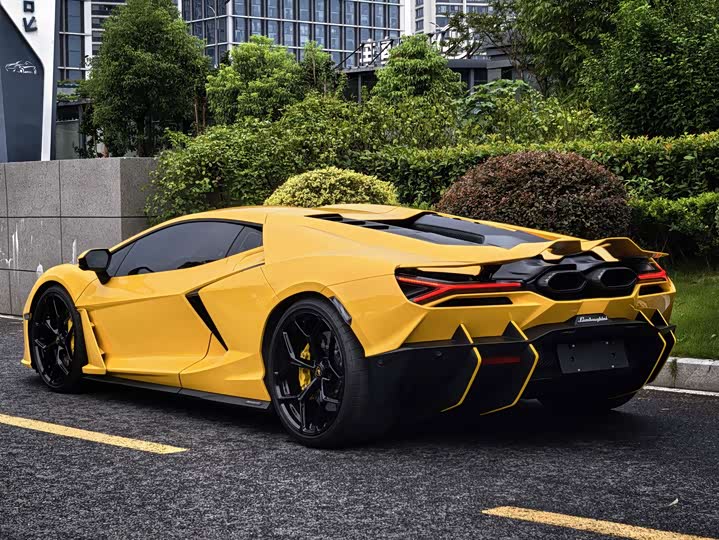 Lamborghini Revuelto, 2025 — фото 4 из 9