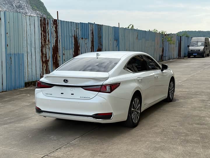 Lexus ES, 2022 — фото 9 из 9
