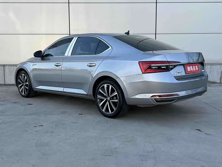 Skoda Superb, 2023 — фото 4 из 9