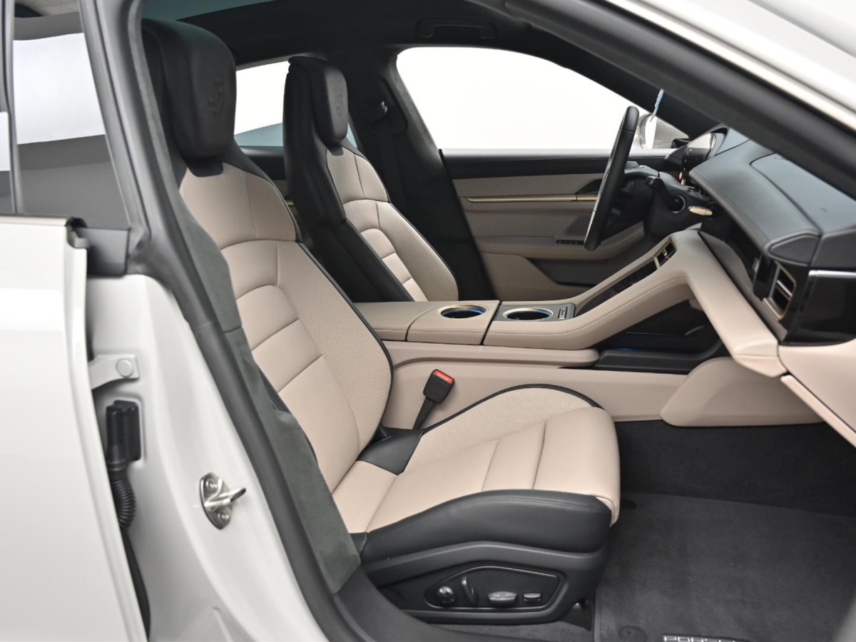 Porsche Taycan, 2025 — фото 9 из 12