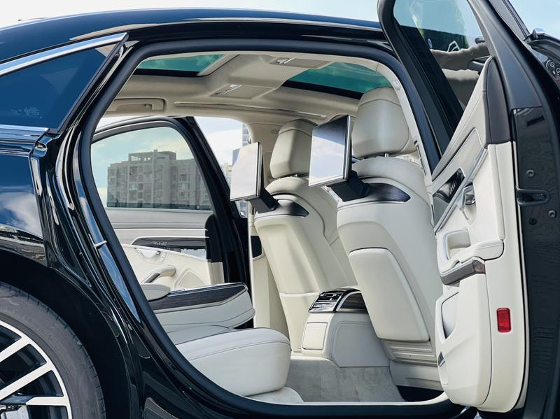 Audi A8, 2023 — фото 10 из 12