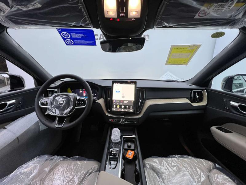 Volvo XC60, 2026 — фото 8 из 12